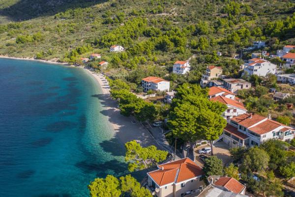 Apartments by the sea Zivogosce - Porat, Makarska - 6899, Rezerwuj Apartament Hotele w Split-Dalmatia County z parkingiem, Parking