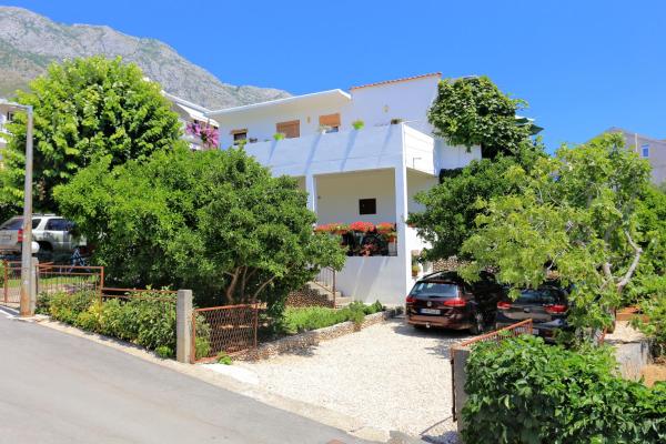 Apartments by the sea Zivogosce - Blato, Makarska - 1057, Rezerwuj Apartament Hotele w Split-Dalmatia County z parkingiem, Parking