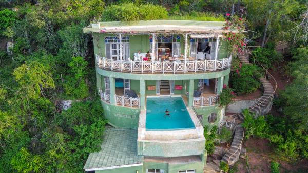 Arcadia Cliff House, Rezerwuj Dom wakacyjny Hotele w Coast Region z basenem, Basen