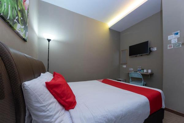 OYO 90231 Hotel By The Park Plt