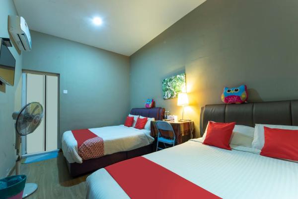 OYO 90231 Hotel By The Park Plt