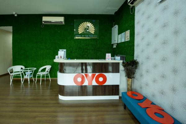 OYO 90231 Hotel By The Park Plt