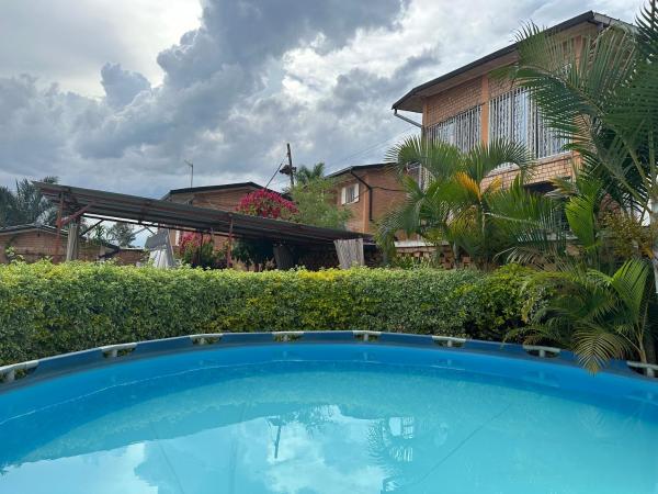 Chez Jeanne Auberge Antananarivo, Rezerwuj Mini-hotel Hotele w Analamanga z Basenem, Basen