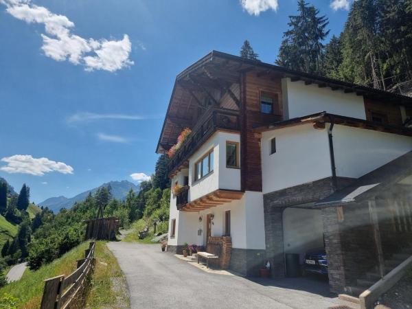 Apartment Apart Ladner by Interhome, Rezerwuj Apartament Hotele w Tyrol z Parkingiem, Parking