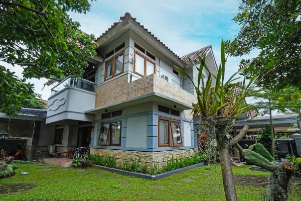 OYO 92121 Mitra Dago Antapani Syariah
