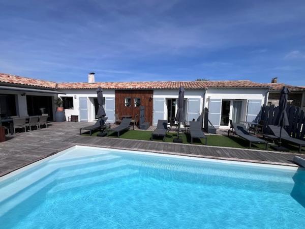 Clos des marais, Rezerwuj Hotel Hotele w Charente-Maritime z Basenem, Basen