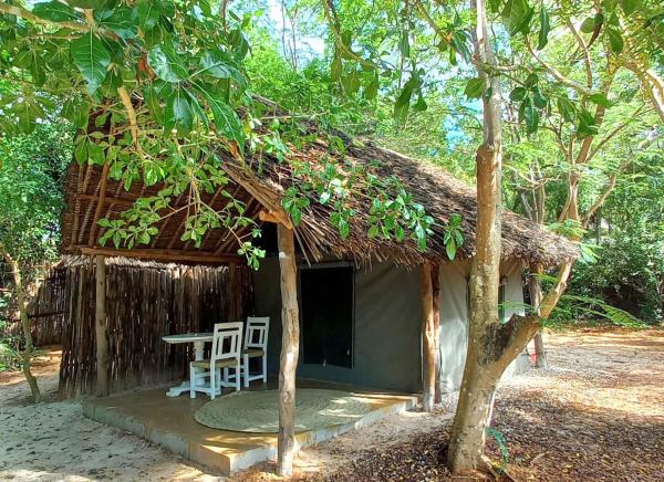 Bamba Kofi Beach Lodge, Rezerwuj Pole kempingowe Pola Kempingowe w Coast Region, Pole kempingowe