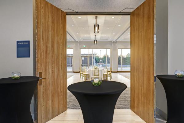 Holiday Inn Express - Kingston West by IHG, Rezerwuj Hotel Hotele w Ontario z Parkingiem, Parking