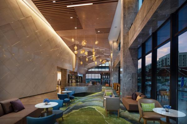 Holiday Inn Hangzhou Airport Zone, Rezerwuj Hotel Hotele w Xiaoshan z Parkingiem, Parking