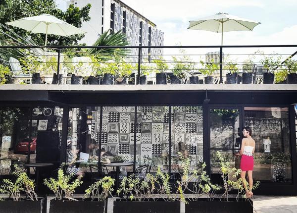 Murals Hostel & Cafe