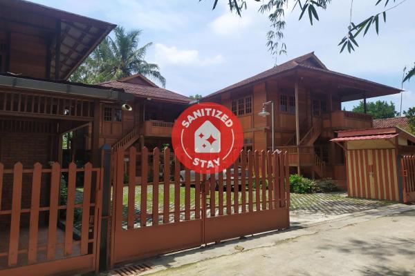 Oyo 3383 Roemah Kayu Saragan Syariah