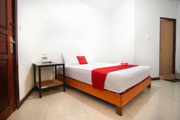 RedDoorz near Mal Abepura, Rezerwuj Pensjonat Tanie Hotele w Papua