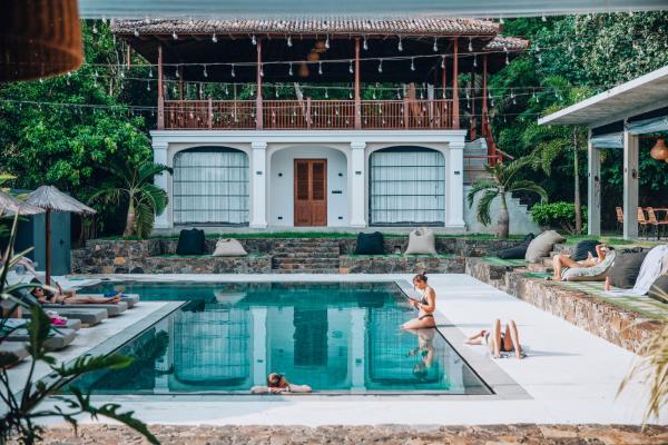 The Salty Surf & Yoga, Rezerwuj Hotel Hotele w Dickwella z basenem, Basen