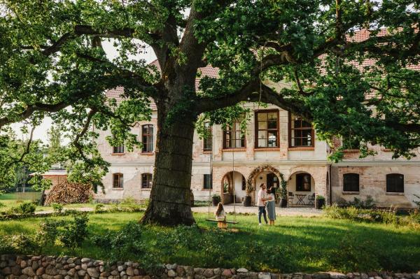 Folwark Wielka Wieś, Rezerwuj Bed and Breakfast Hotele w Główczyce z basenem, Basen