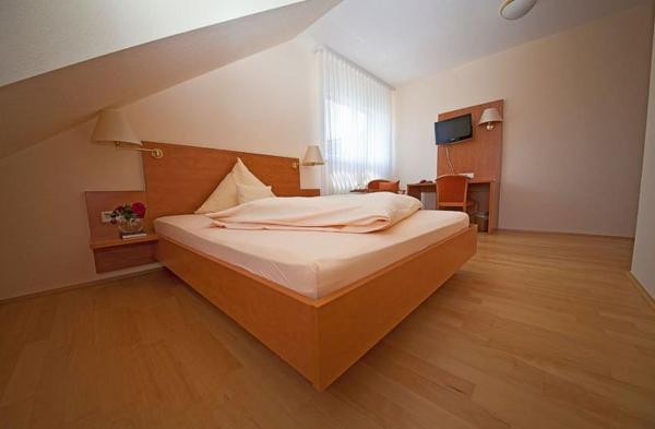 Hotel & Restaurant Krone, Rezerwuj Hotel Waldbronn 