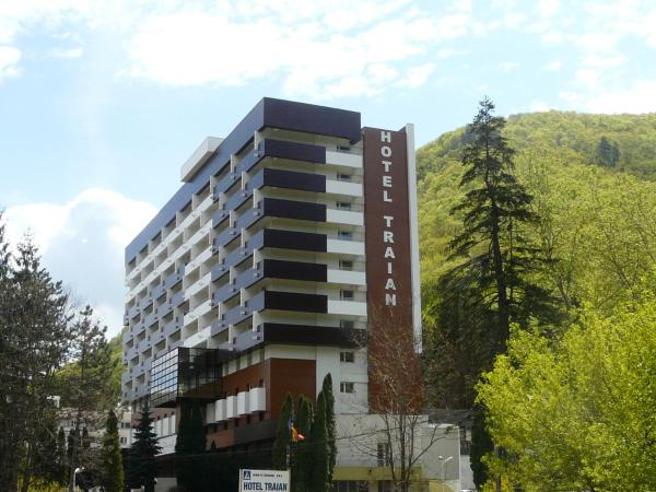 Hotel Traian Caciulata, Rezerwuj Hotel Hotele w Carpathians - Romania z Basenem, Basen