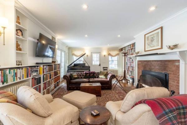 Beautifully Restored Home in Manchester Village, Rezerwuj Dom wakacyjny  