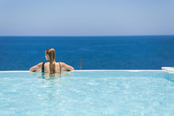 Wave Villa, Seaside Living & Your Own Beach Spot, By ThinkVilla, Rezerwuj Willa Panormos Retimno