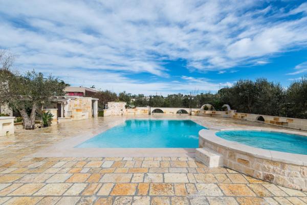 Appartamento Ortensia in Villa Mariella, Rezerwuj Apartament Hotele w Valle d'Itria z parkingiem, Parking