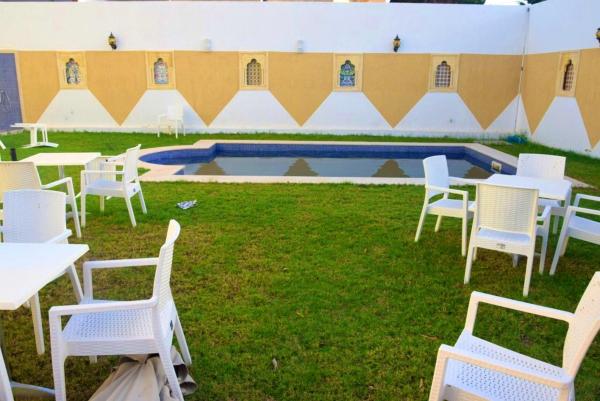 Charming Villa in Monastir with Private Pool, Rezerwuj Willa Hotele w Monastyr z Basenem, Basen