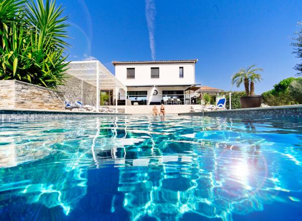 Villa Quietude, Rezerwuj Willa Hotele w Owernia z Basenem, Basen
