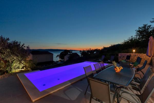 Villa NiMa, Rezerwuj Willa Hotele w Split-Dalmatia County z Parkingiem, Parking
