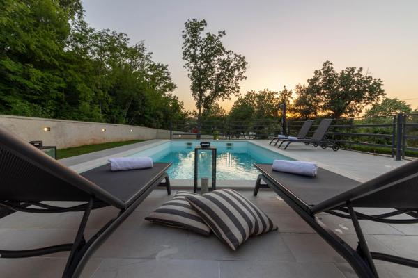 Beautiful villa Foska with private Pool near the beach, Rezerwuj Willa Domki letniskowe w Pula Region, Domek