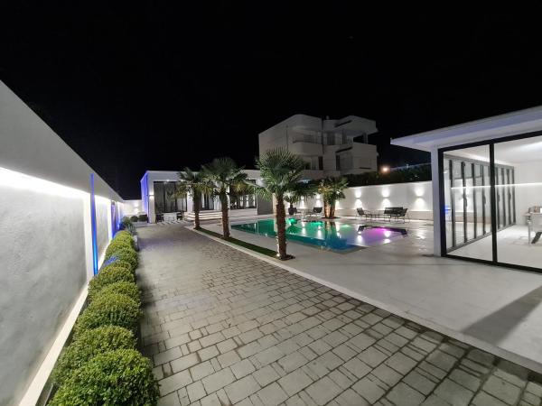 LT Luxury Villa, Rezerwuj Willa Rrushkull Durres County