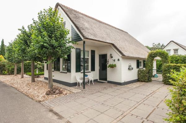 Vakantiehuis Villa 32, Rezerwuj Willa Hotele w Limburgia z parkingiem, Parking