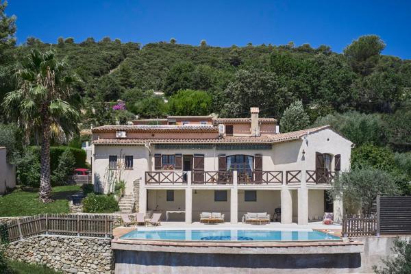 Sunlight Properties - Villa Olea - 5 bedrooms with pool, Rezerwuj Willa Hotele w Owernia z Parkingiem, Parking