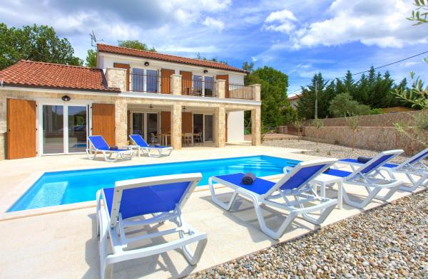 Villa Zala, Rezerwuj Willa Hotele w Kvarner Islands z Basenem, Basen