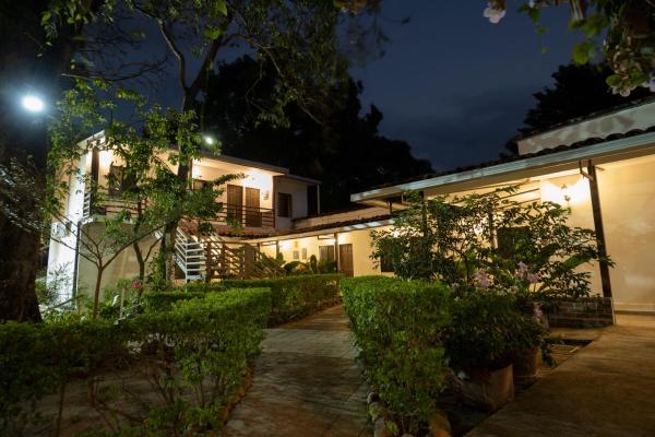 Hotel Jardin De Las Marias, Rezerwuj Hotel Hotele w Cuscatlan Department z Basenem, Basen