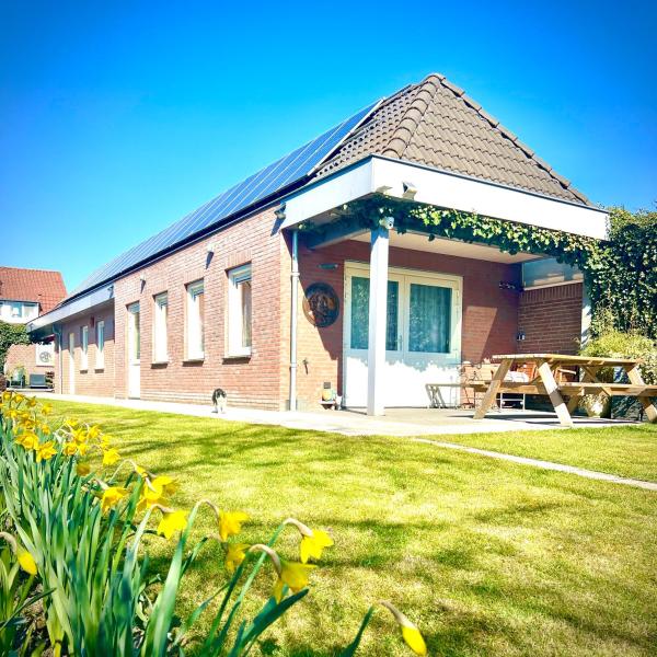 Rooi Bij de Knoptoren B&B, Rezerwuj Bed and Breakfast Sint-Oedenrode Brabancja Północna