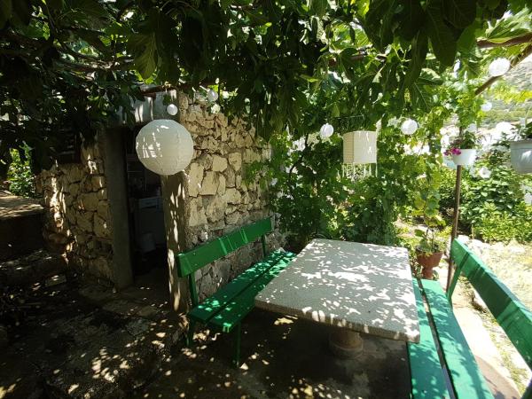 Apartments by the sea Marina, Trogir - 14191, Rezerwuj Apartament Hotele w Split-Dalmatia County z parkingiem, Parking