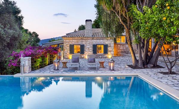 Villa Ioli- Beachfront Luxury Residence, Rezerwuj Willa Igumenitsa 