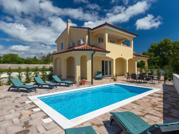 Villa Florami, Rezerwuj Willa Hotele w Krnica z Basenem, Basen