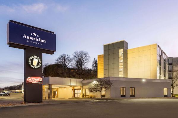 Americas Best Value Inn and Suites Rochester, Rezerwuj Hotel Hotele w Minnesota z Basenem, Basen