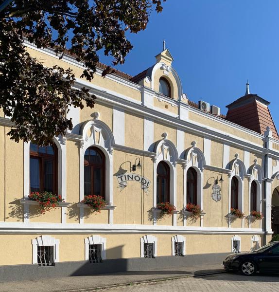 Tinódi Hotel és Étterem, Rezerwuj Bed and Breakfast Sárvár 