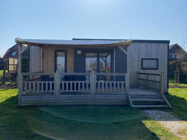Chalet in Friesland near Alde Feanen Park, Rezerwuj Chalet Wille w Warstiens, Willa