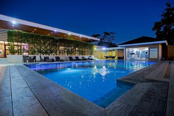 Holiday Suites
