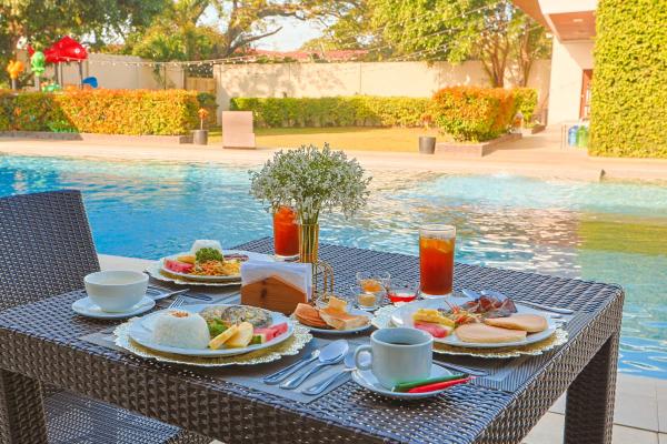 Holiday Suites