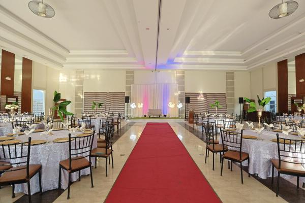 Holiday Suites