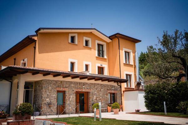 Casale degli Ulivi Resort, Rezerwuj Dom wiejski Hotele w Pellare z basenem, Basen