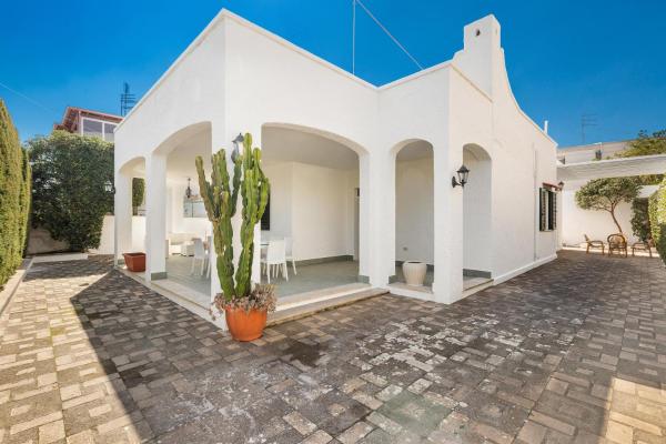 Villa Bella Giulia by BarbarHouse, Rezerwuj Dom wakacyjny Hotele w Campomarino z Parkingiem, Parking
