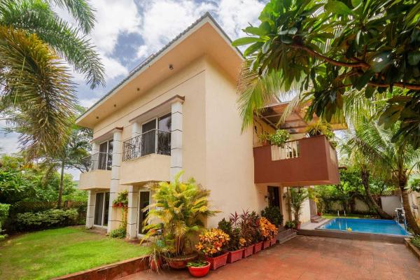 Serene Villa by StayVista - A Hill-View Villa with Plunge pool, Rezerwuj Willa Hotele w Nowe Delhi z basenem, Basen