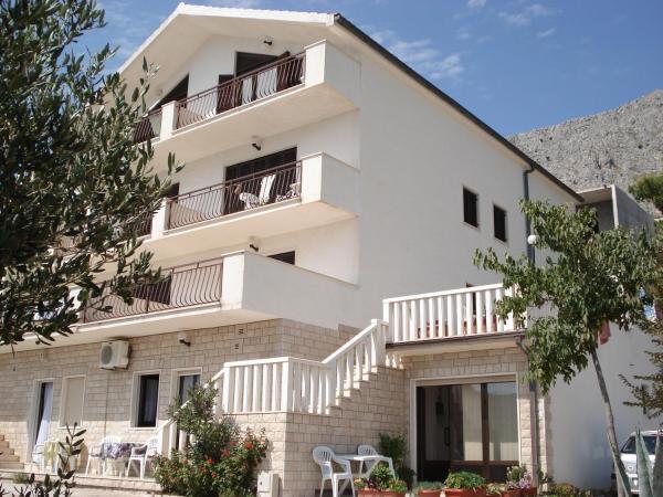 Apartments by the sea Lokva Rogoznica, Omis - 14853, Rezerwuj Apartament Hotele w Split-Dalmatia County z parkingiem, Parking