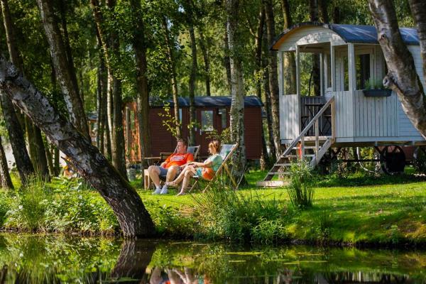Glamping Limburg - nabij Nationaal Park Hoge Kempen, Rezerwuj Pole kempingowe Hotele w Bruksela z Basenem, Basen