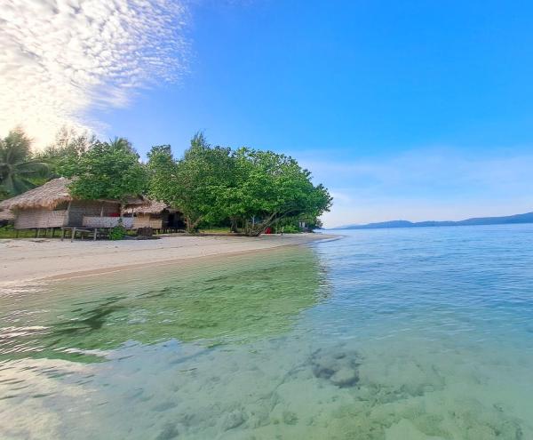 Raja Ampat Jousuba Homestay, Rezerwuj Pokój u miejscowych Minyaifuin 