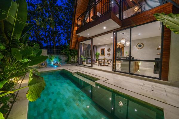 Villa Kirana - Designer 2-bedroom Villa with pool in Pererenan, Rezerwuj Willa Domy Wakacyjne w Munggu, Domek