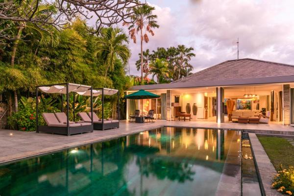 Villa Lou, Rezerwuj Willa Hotele w Bali z Parkingiem, Parking